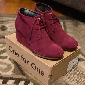 NEW TOMS Desert Wedge Burgundy - Size 9.5